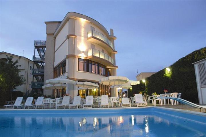 Hotel Capitol San Mauro Mare 외부 사진